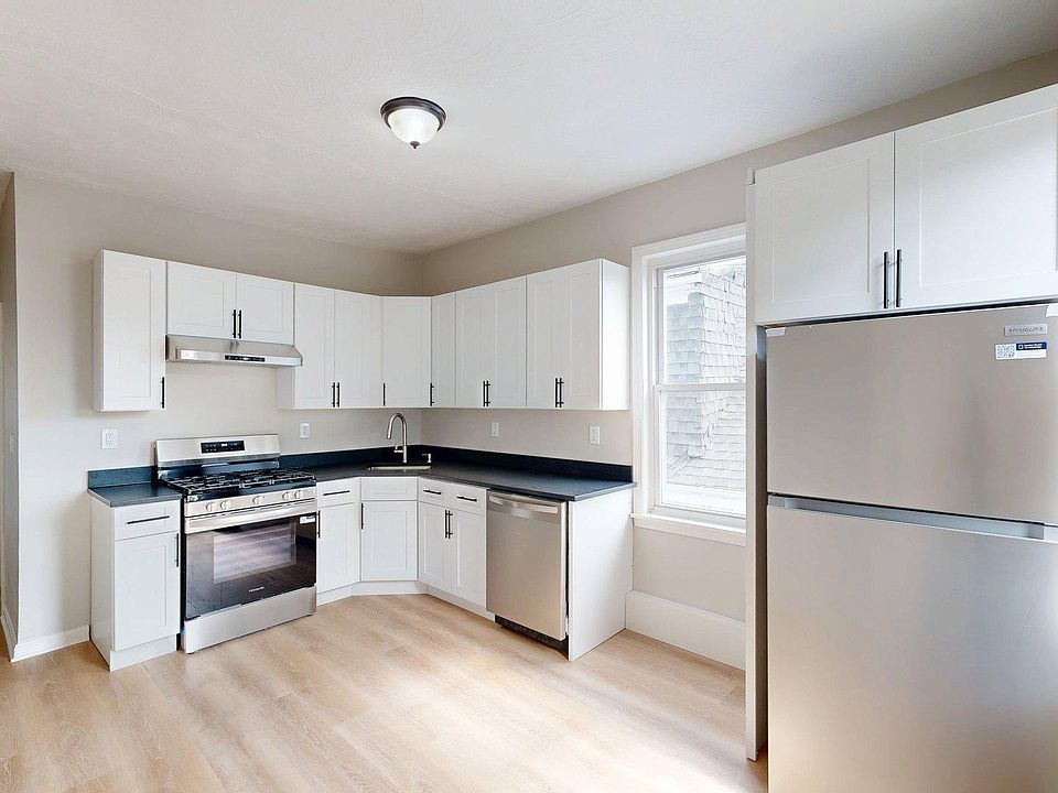 1st image of 165 Hichborn St #3