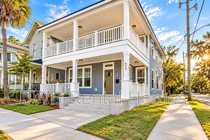 453 E 1st St