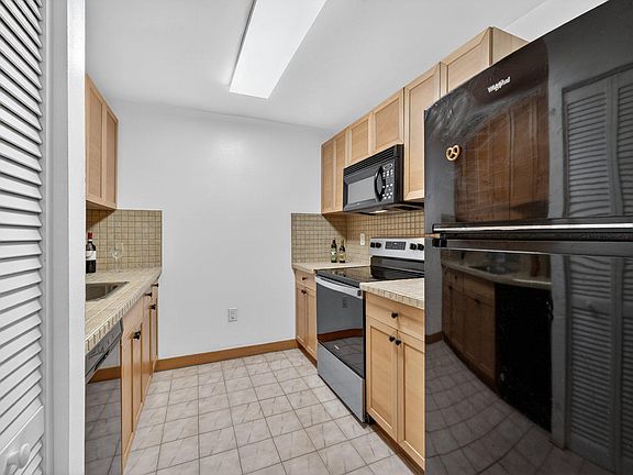 5th image of 1107 Harvard St NW Unit R