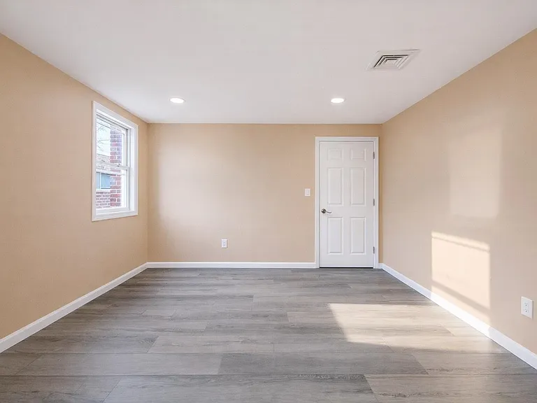 1572 Summit Ave #2 — Photo 17