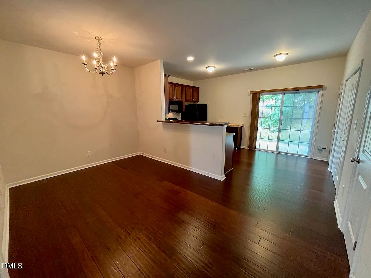 3 bed, 2.5 bath, 1373 sqft, $1,595 — Photo 4