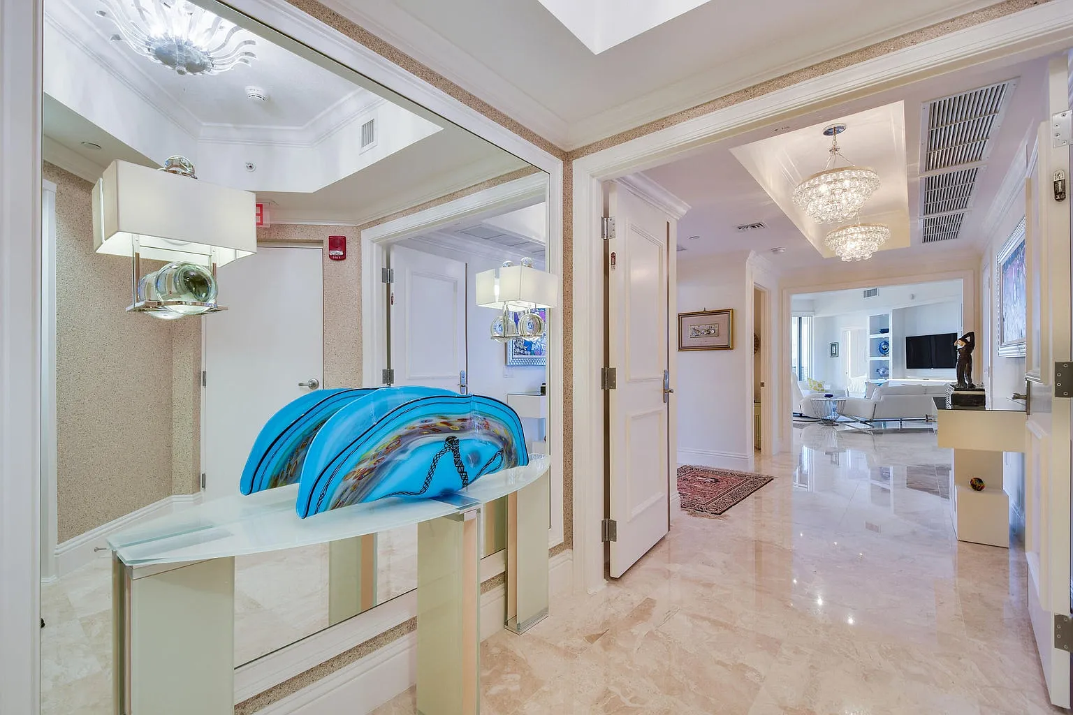 2 bed, 3.5 bath, 2818 sqft, $14,000 — Photo 2