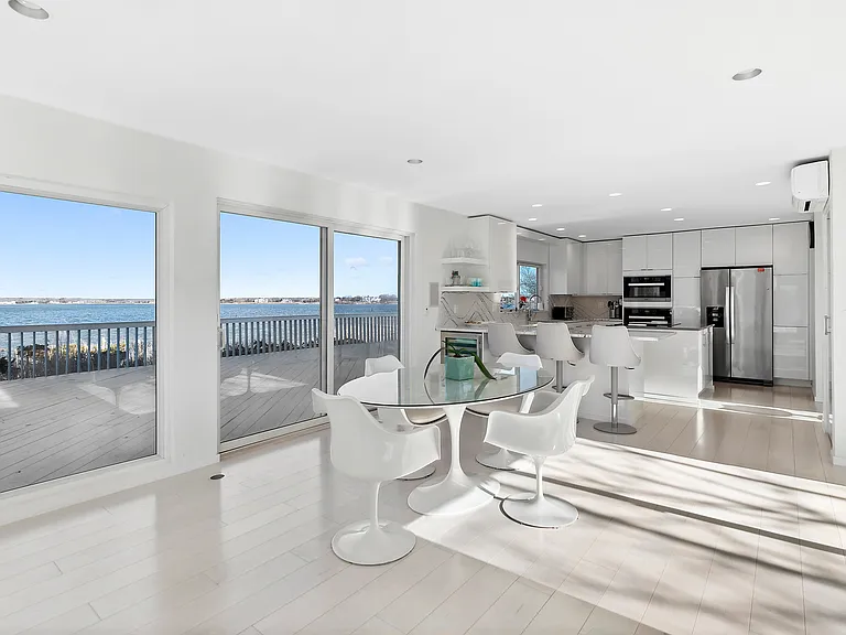 32 Dune Rd — Photo 5