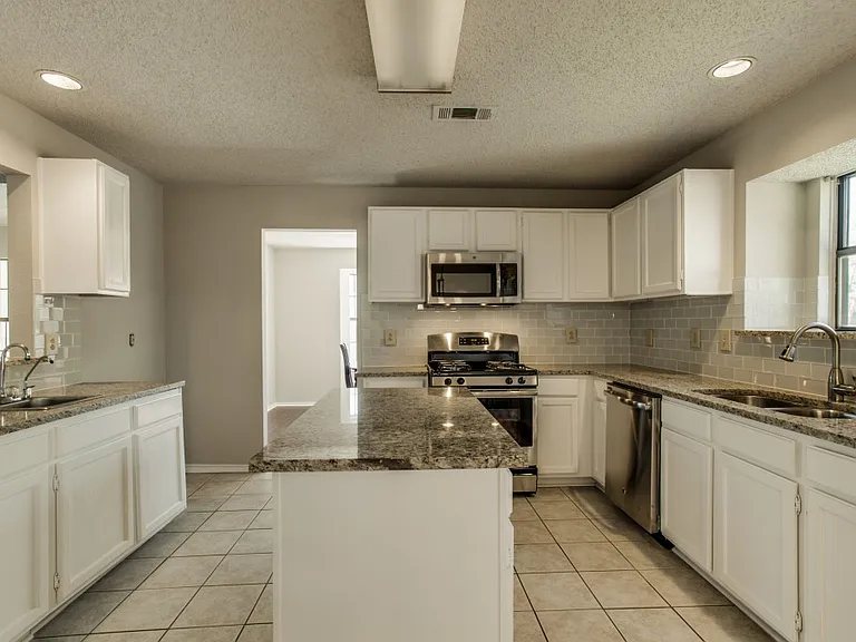 1305 Chicota Dr — Photo 23
