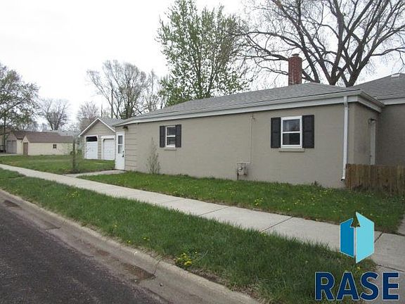 4th image of 402 E 11th Ave
