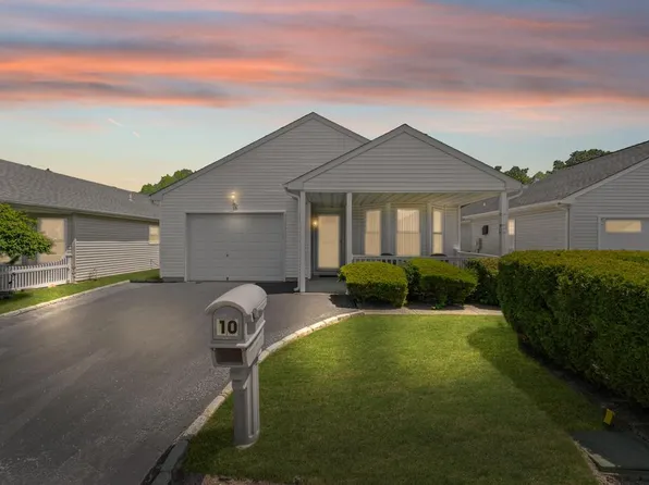 10 Orange Tree Court, Manorville, NY 11949