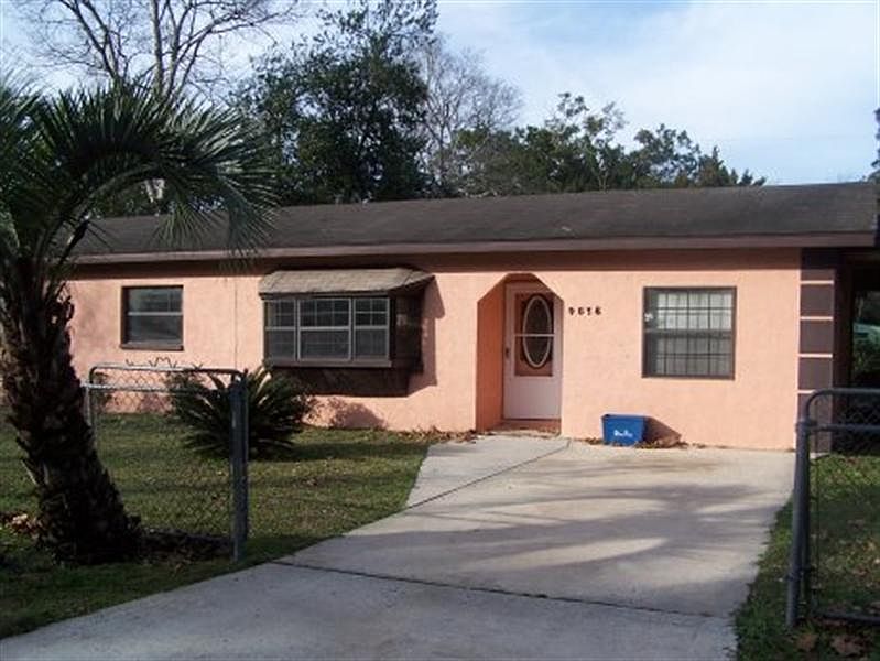 1st image of 4518 SE 1st Pl