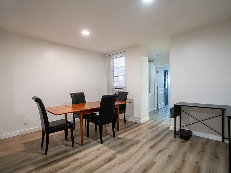 2237 Brookfield Ave — Photo 8