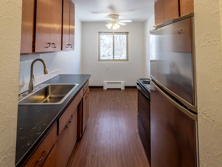 Carroll Court Apartments — Photo 26