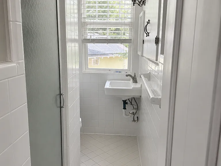 2517 W Palm Dr #4 — Photo 8