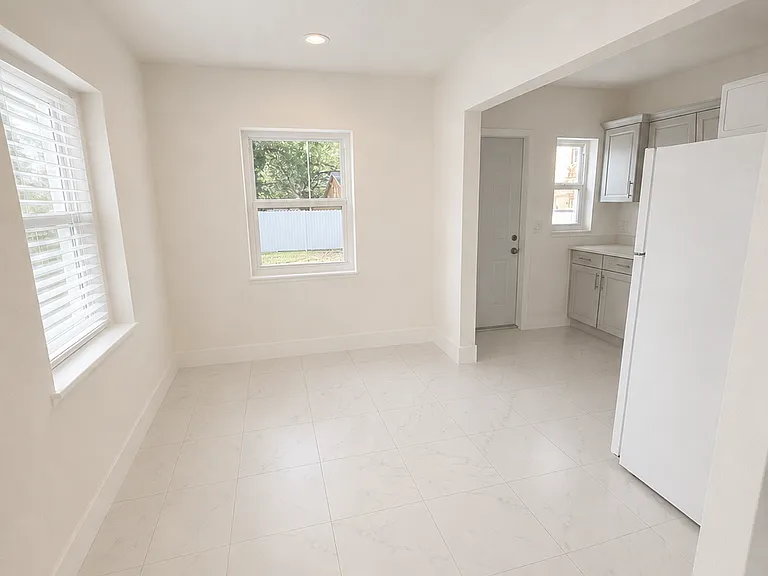 NW 55th St — Photo 2
