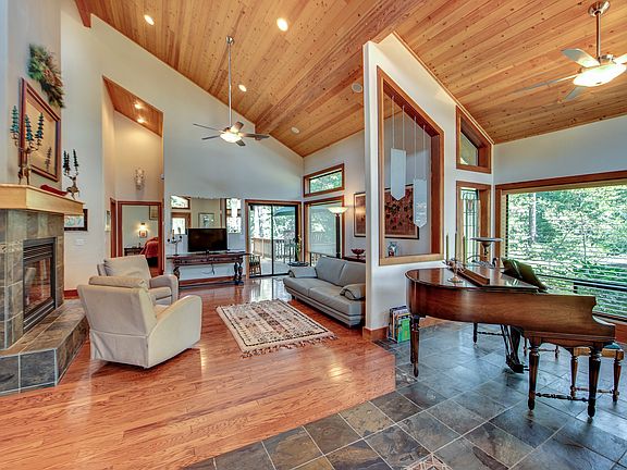 4th image of 1604 Sandalwood Dr
