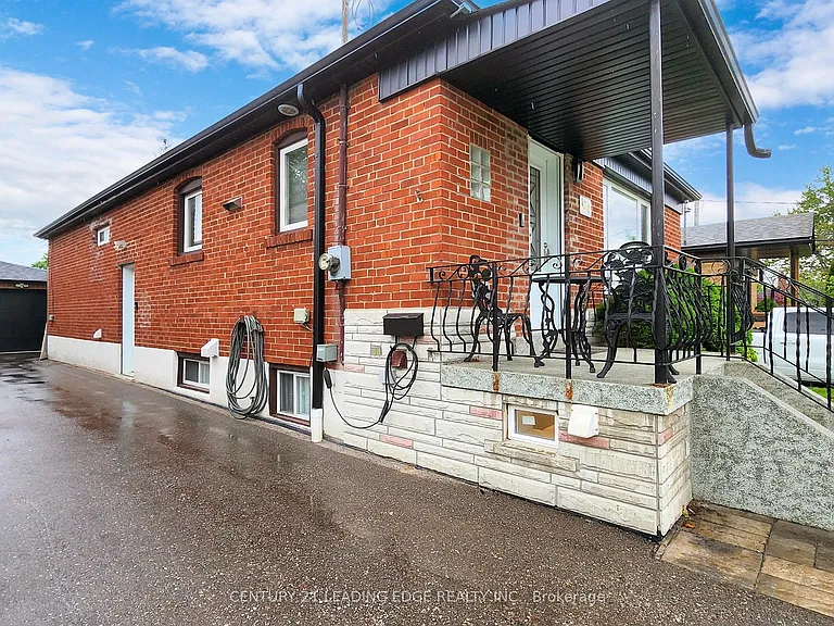 138 Budea Cres — Photo 24