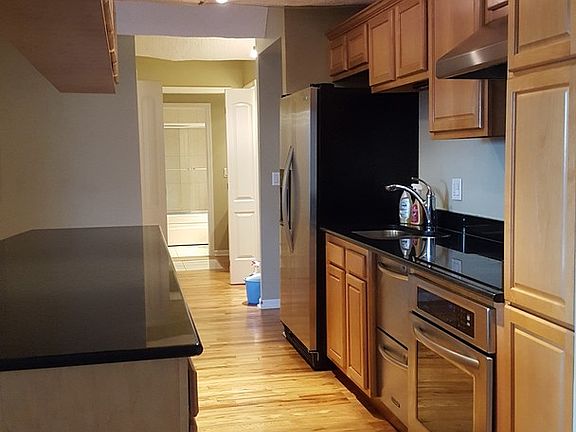 4th image of 345 N Canal St APT 902