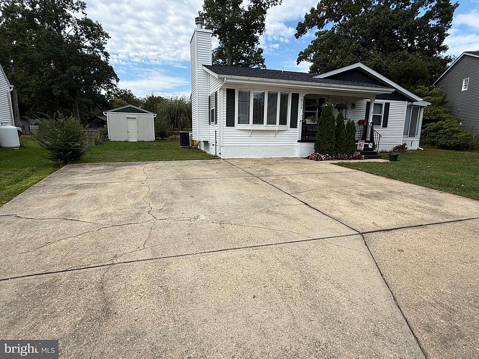 2nd image of 4734 Idlewilde Rd