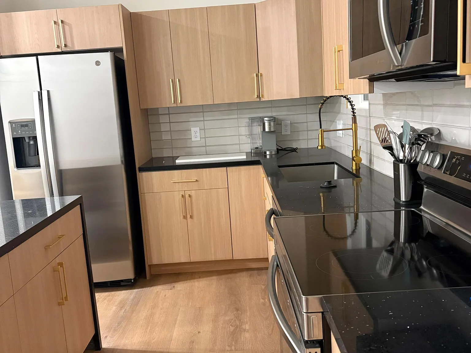 4 bed, 3.5 bath, 2500 sqft, $728 — Photo 3