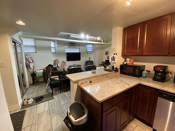 5th image of 915 W Cornelia Ave #3