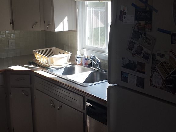 5th image of 908 Winslow Ave