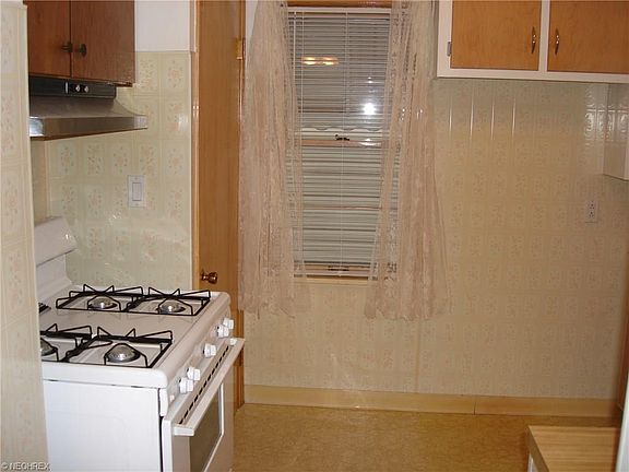 5th image of 19815 Gardenview Dr