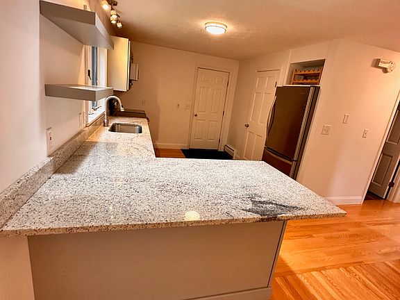 2nd image of 8 Quaker Ln #8