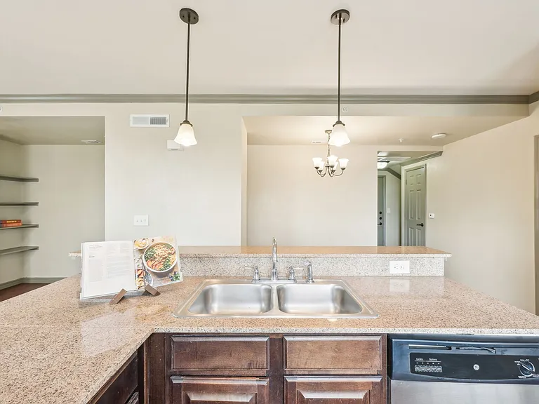 2101 Church Street — Photo 116