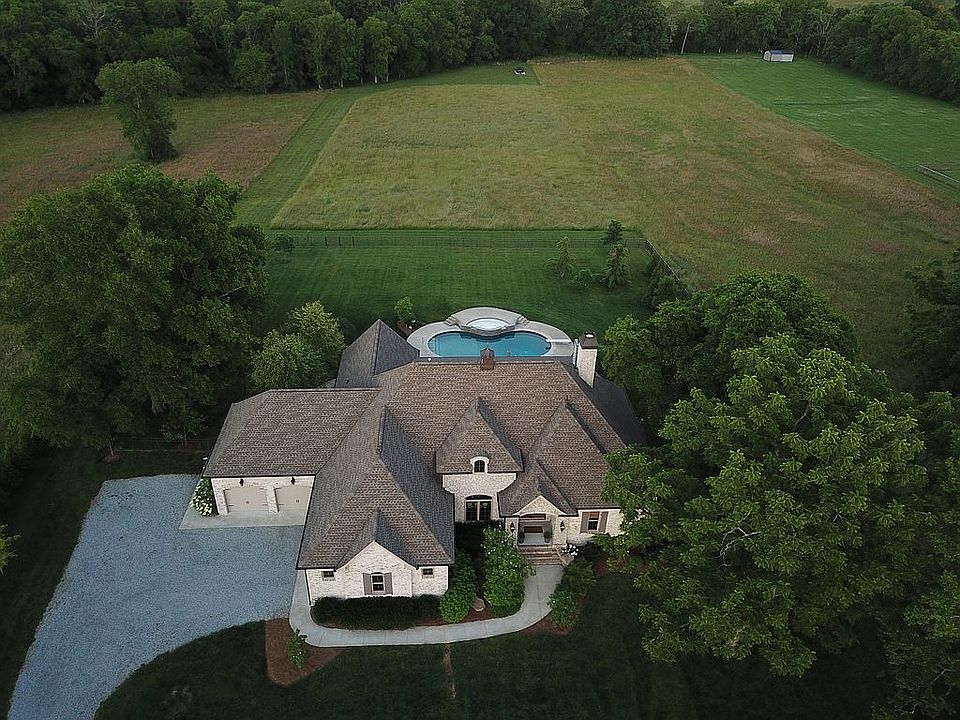 2nd image of 939 Franklin Rd