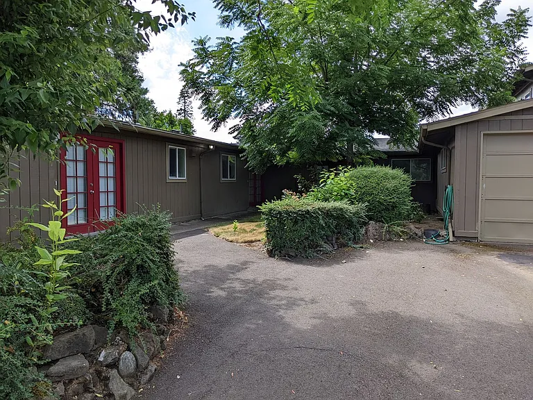 West Slope Apartments — Photo 1