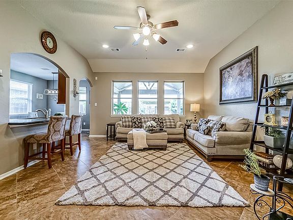 4th image of 319 Woodway Dr