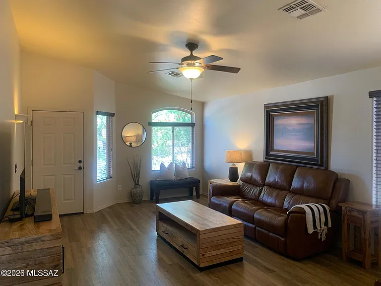 2514 E Petroglyph Ln — Photo 7
