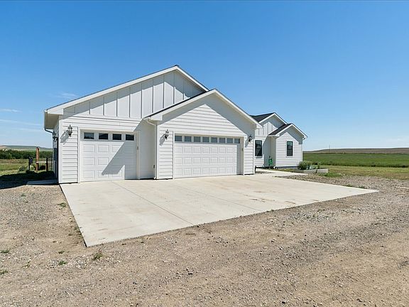 3rd image of 1002 4th Ln NE