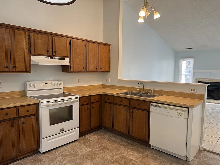 133 Twin Wood Dr #1 — Photo 11