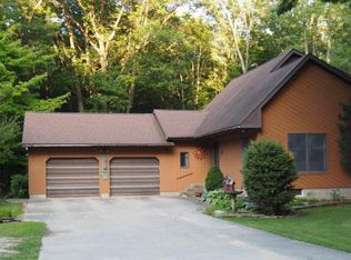 8816 Pettit Dr, Port Austin, MI 48467