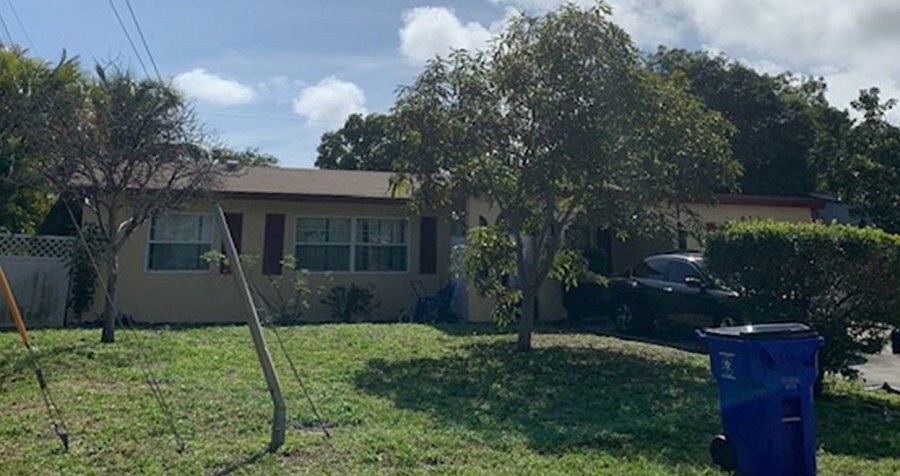1st image of 610 SW 14th Ct