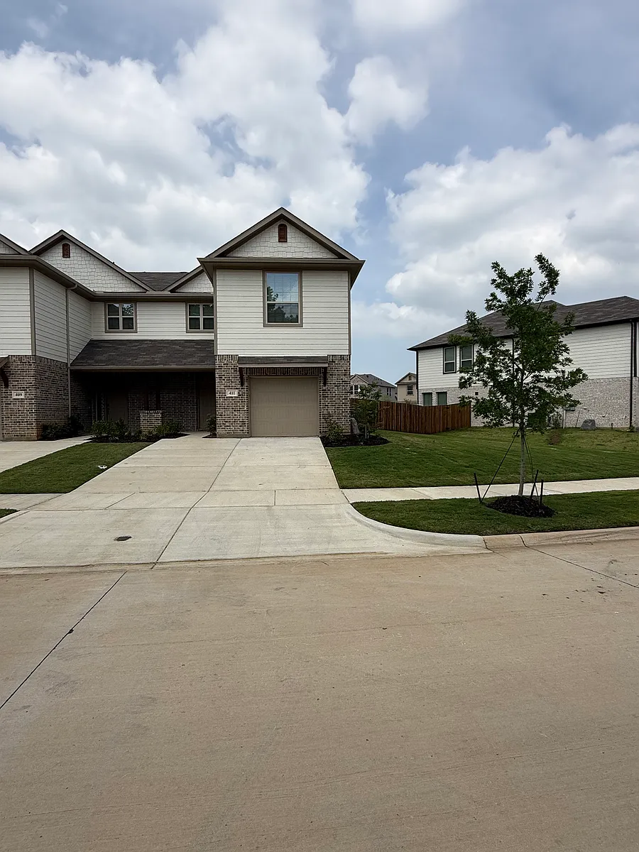 Building Photo - 411 Saddle Ln #411
