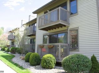 57 Sam Bonnell Dr #409, Clinton, NJ 08809
