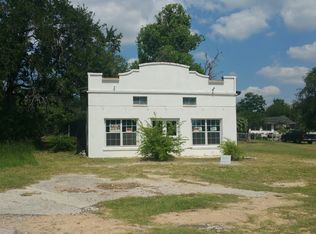 503A Ross Ave, Devine, TX 78016