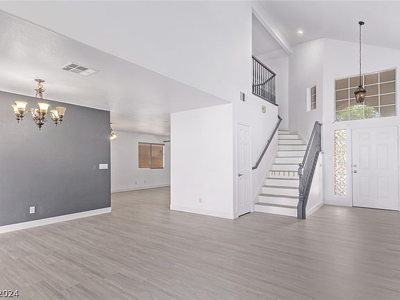 5th image of 8376 Montgomery St