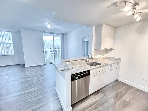 255 Evernia St #917 Photo 1