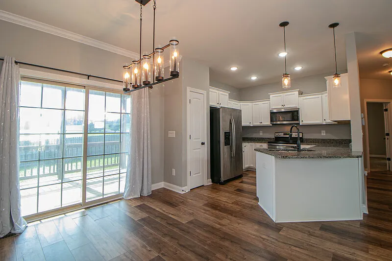 5 bed, 2.5 bath, 1838 sqft, $2,255 — Photo 4