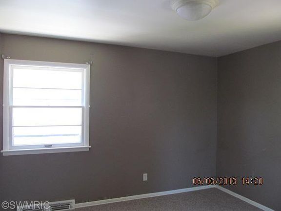 4th image of 627 W Milham Ave