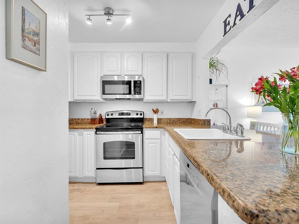 1st image of 900 River Reach Dr #500