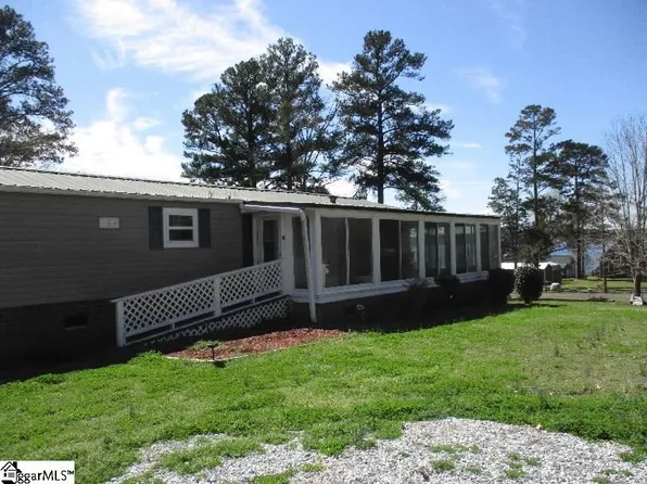 32 Hall St, Cross Hill, SC 29332