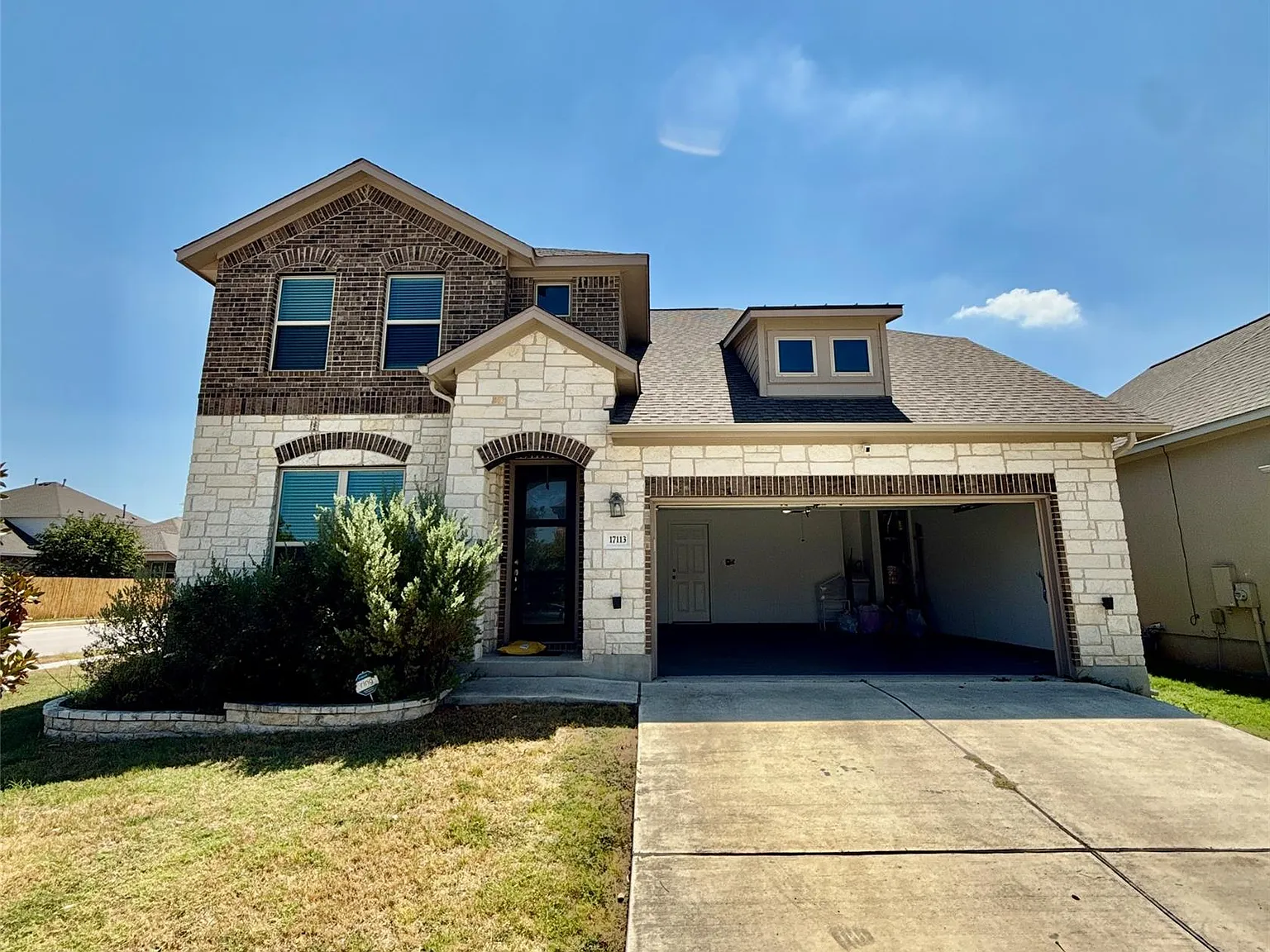 4 bed, 2.5 bath, 3200 sqft, $2,800 — Photo 1