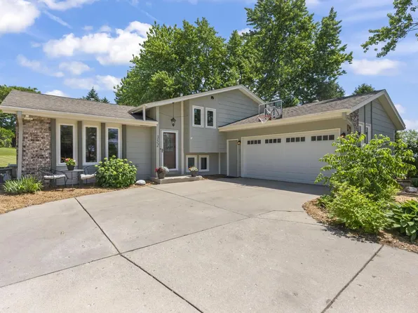 352 Stone COURT, Pewaukee, WI 53072