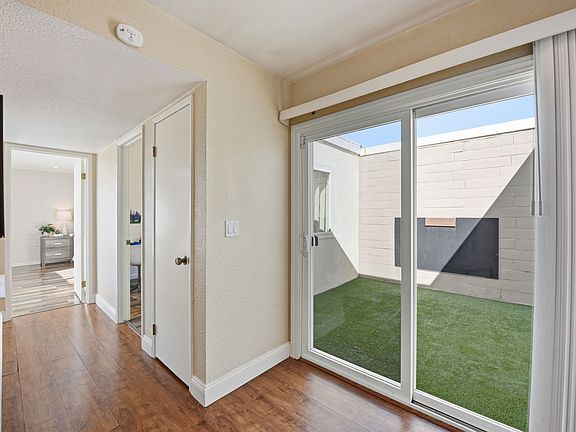 4th image of 33253 Lake Pyramid St