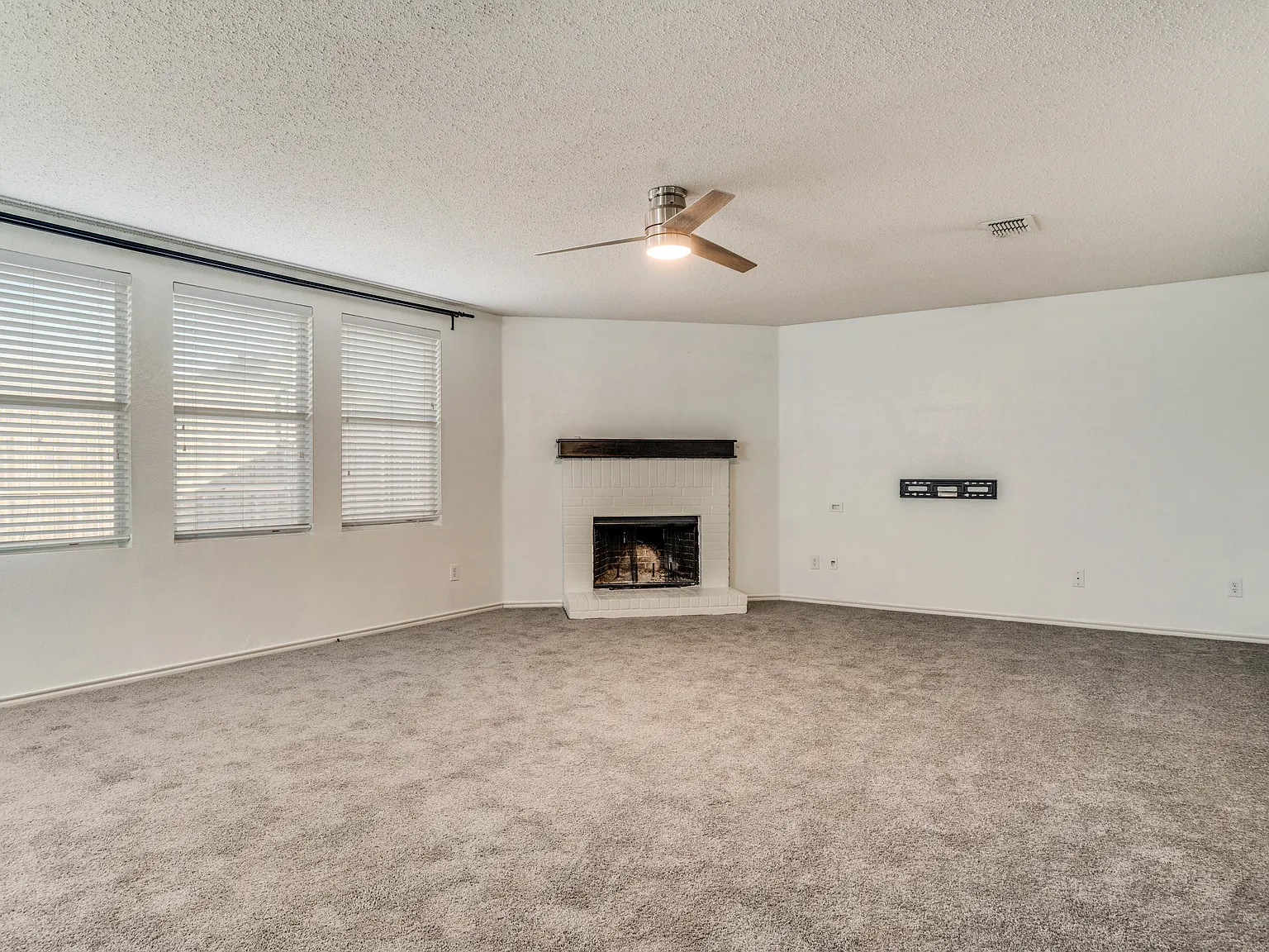 5 bed, 4019 sqft, $3,000 — Photo 4