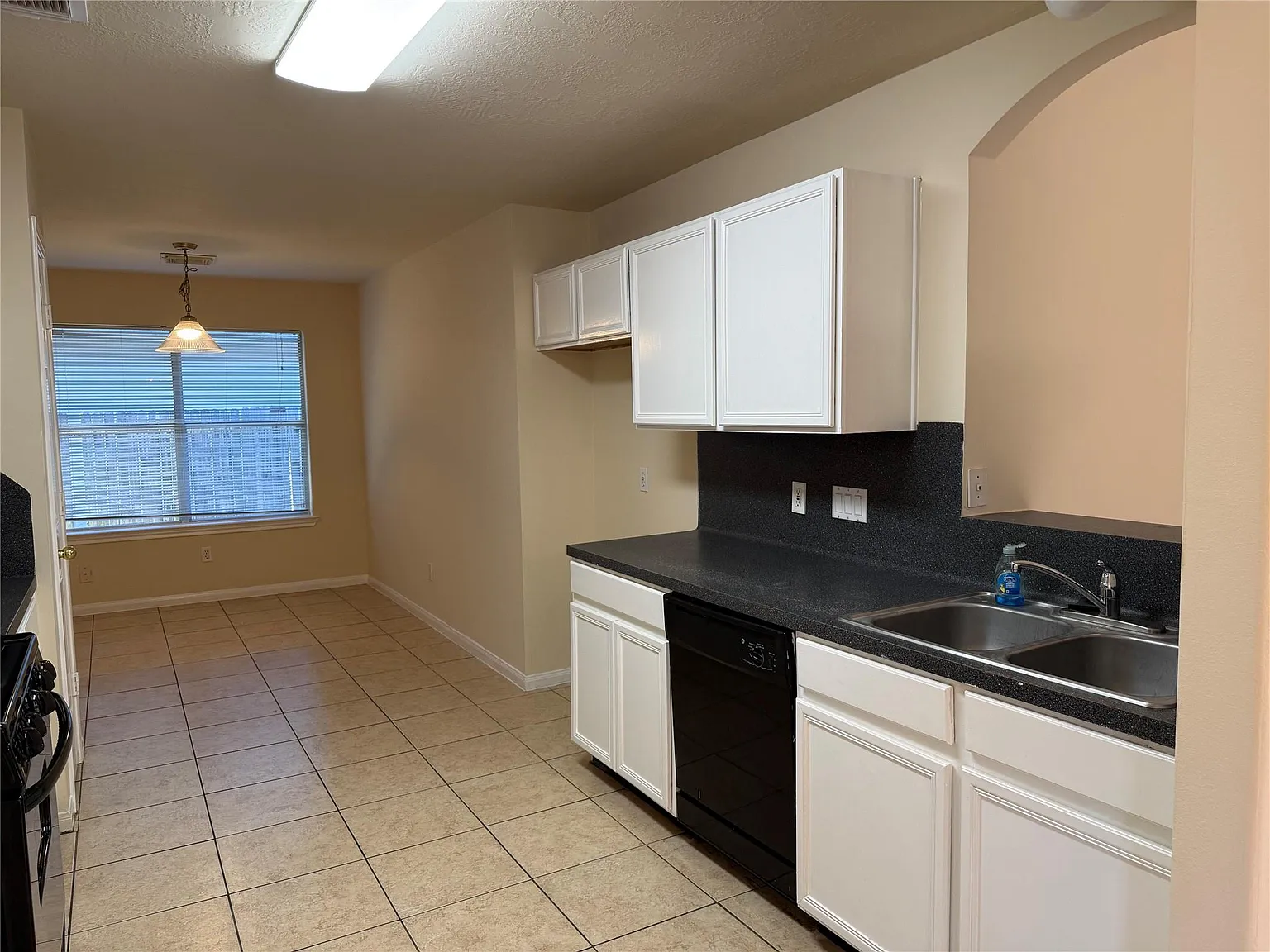 3 bed, 2.0 bath, 1509 sqft, $1,850 — Photo 4