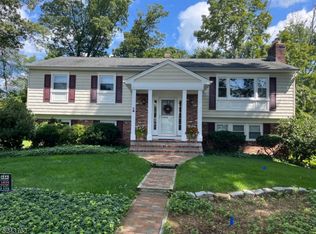 12 Berry Ln, Randolph, NJ 07869