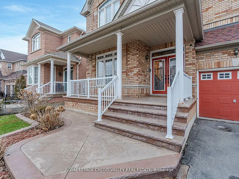 18 Trailhead Cres — Photo 5