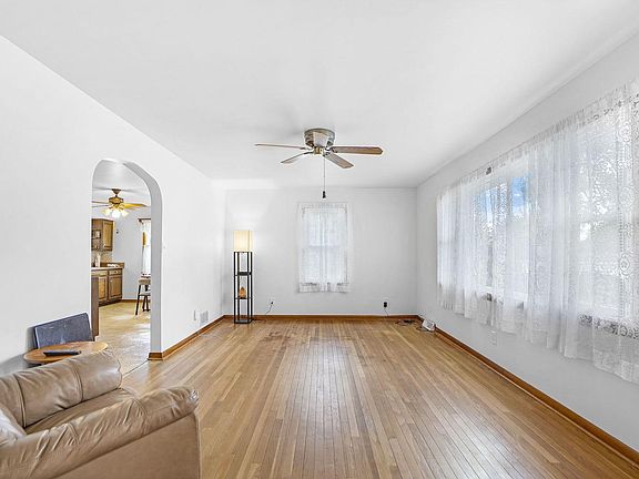 4th image of 329 E Ardmore Ave